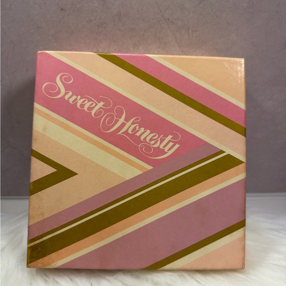 Avon Accessories - Avon Sweet Honesty Gift Set Box with Red Text VINTAGE